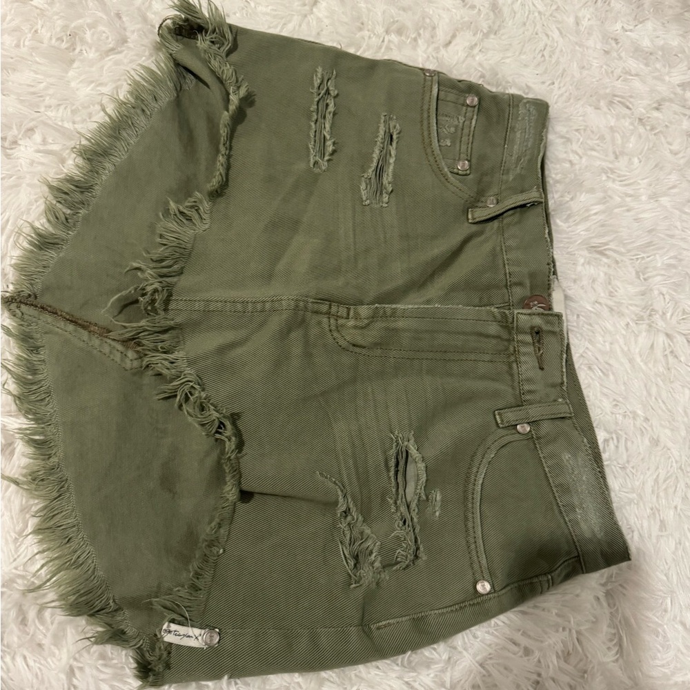 One Teaspoon Army green skirt size 26. Excellent condition like new.
